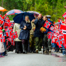 Fra Drøbak reiste Kronprinsparet videre til Oppegård. Her ankommer de Tårnåsen skole. Foto: Vegard Wivestad Grøtt / NTB scanpix